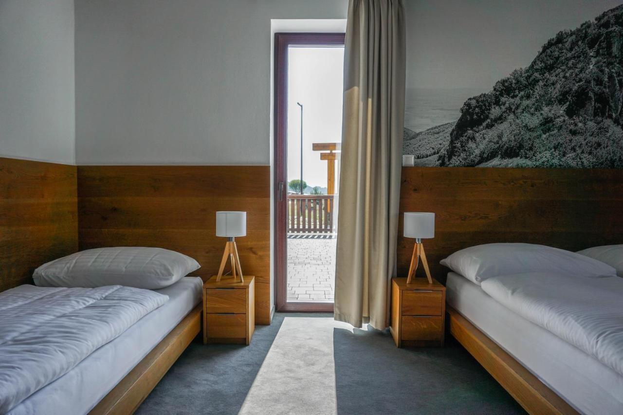 Apartmany Sport & Ski Valča Exteriör bild