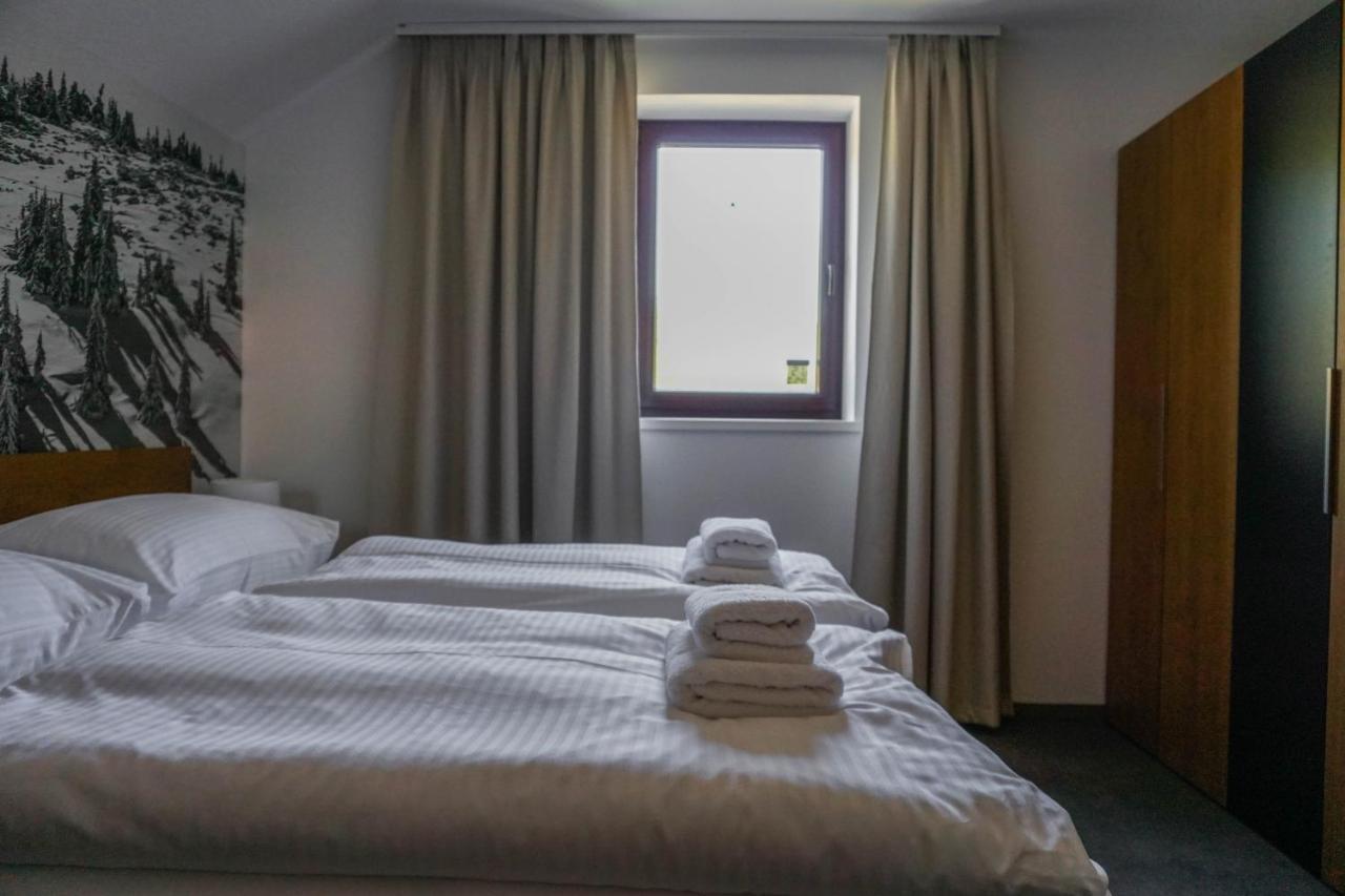 Apartmany Sport & Ski Valča Exteriör bild